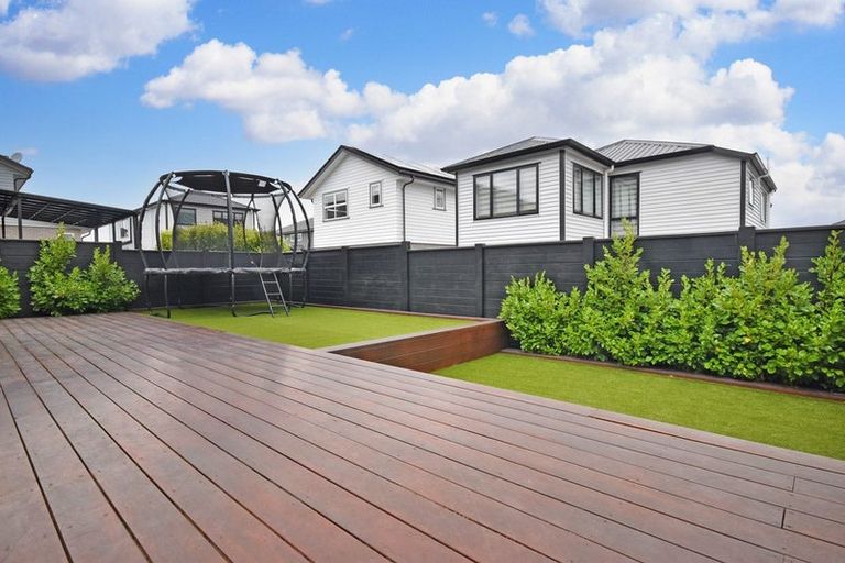 Photo of property in 58 Hayfield Way, Karaka, Papakura, 2113