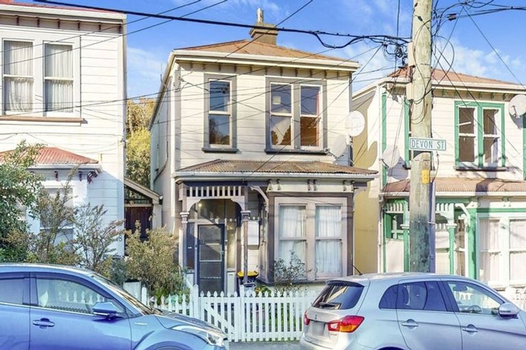 Photo of property in 6 Devon Street, Aro Valley, Wellington, 6021
