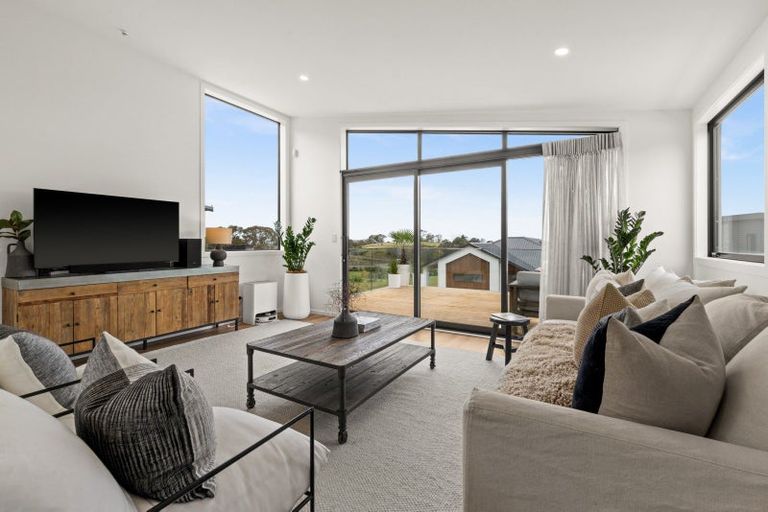 Photo of property in 87 Oak Road, Poraiti, Napier, 4112