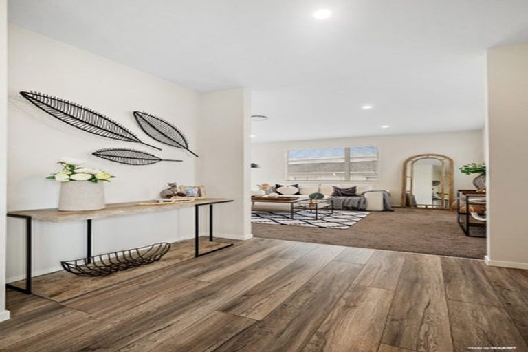 Photo of property in 10 Bine Crescent, Orewa, 0931