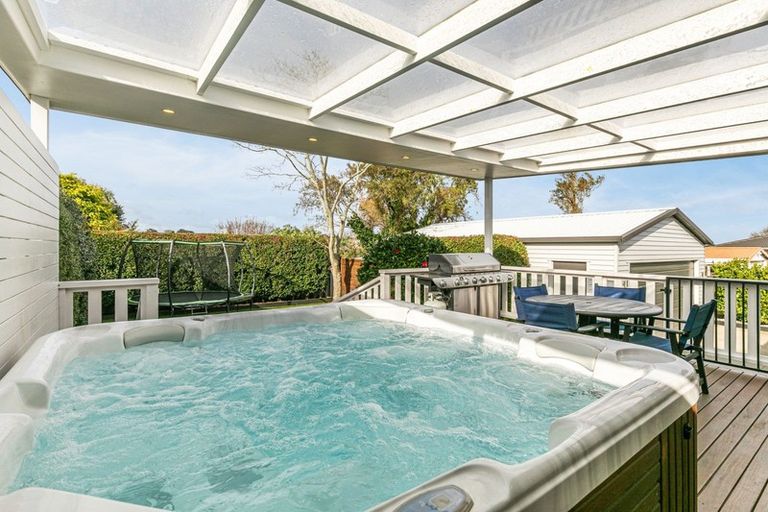 Photo of property in 83 Hutchinsons Road, Bucklands Beach, Auckland, 2014