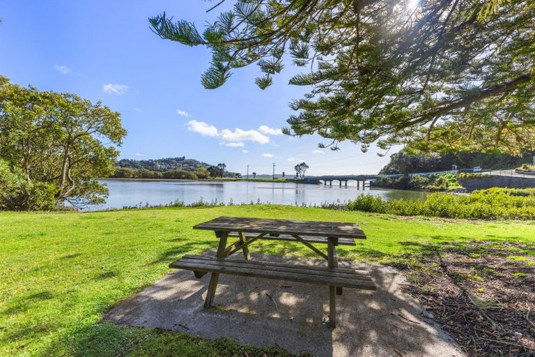 Photo of property in Bridgewater Apartments, 201/7 Te Rangi Cross Road, Paihia, 0200