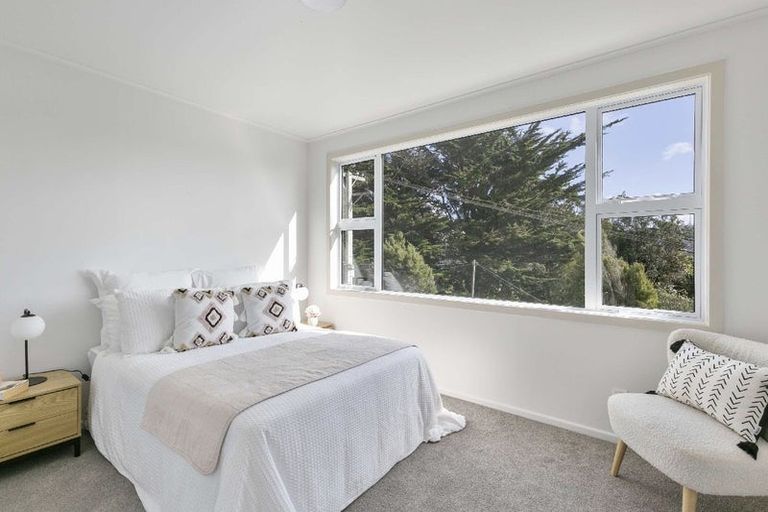 Photo of property in 9 Lomond Street, Newlands, Wellington, 6037