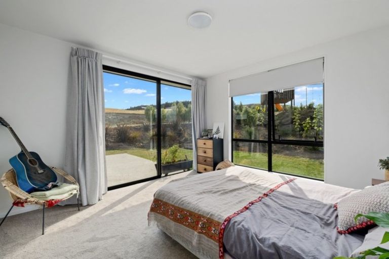 Photo of property in 51 Kirimoko Crescent, Wanaka, 9305