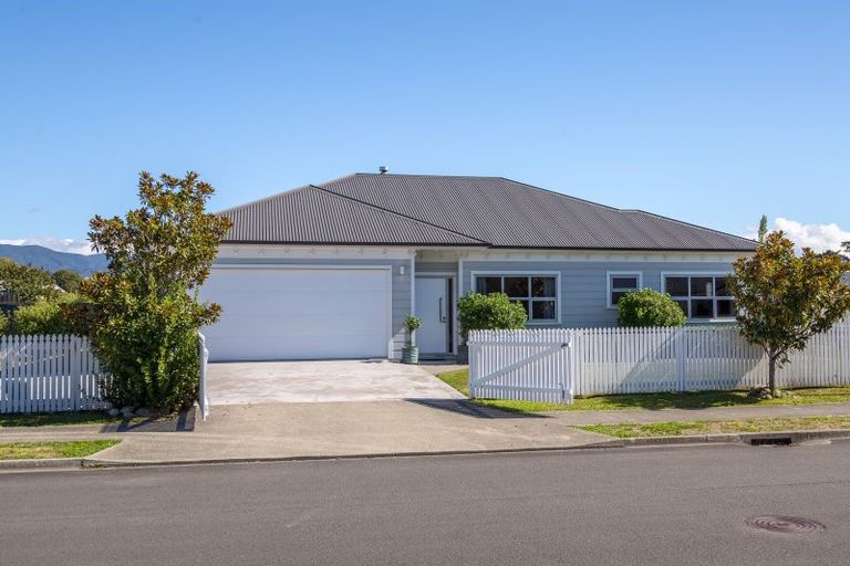 Photo of property in 1 Prendiville Lane, Greytown, 5712