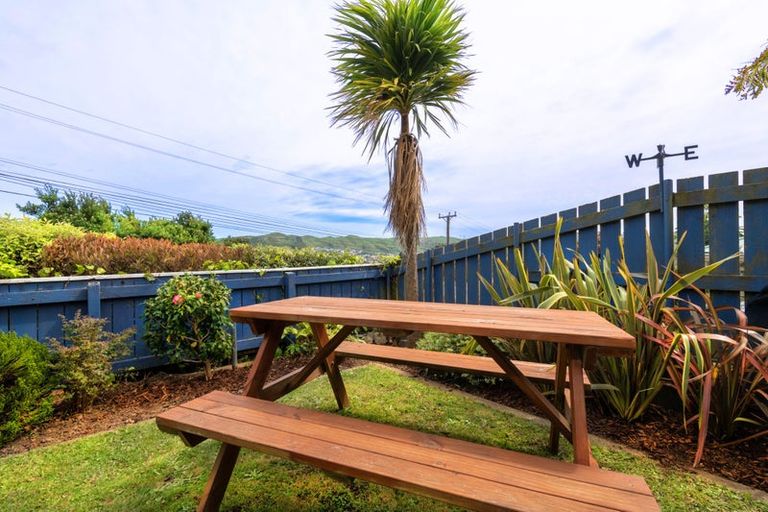 Photo of property in 7 Catherine Crescent, Paparangi, Wellington, 6037