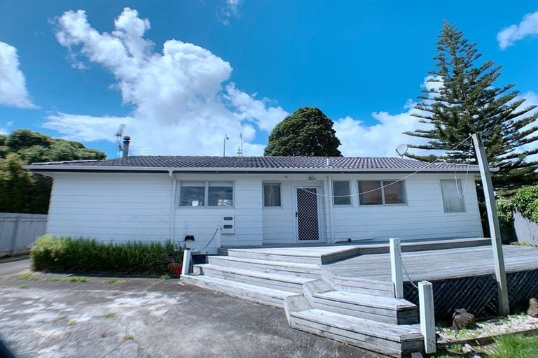 Photo of property in 385 Bucklands Beach Road, Bucklands Beach, Auckland, 2012