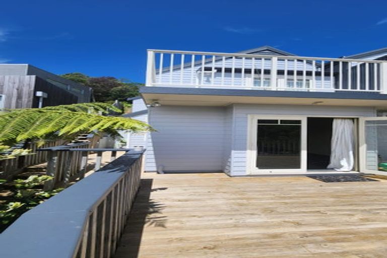 Photo of property in 15 Kopiko Way, Brooklyn, Wellington, 6021