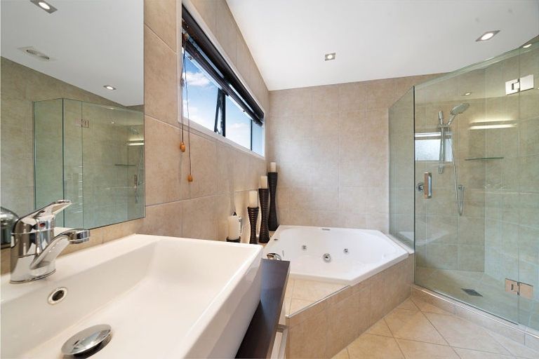 Photo of property in 180 Royal Road, Massey, Auckland, 0614