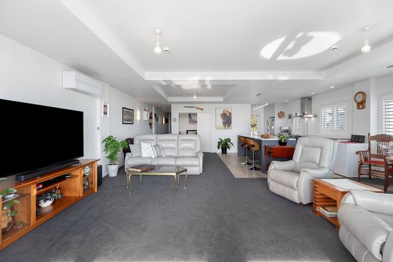 Photo of property in 154 Marine Parade, Mount Maunganui, 3116