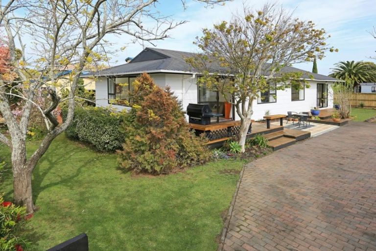 Photo of property in 9 Compass Place, Te Atatu Peninsula, Auckland, 0610