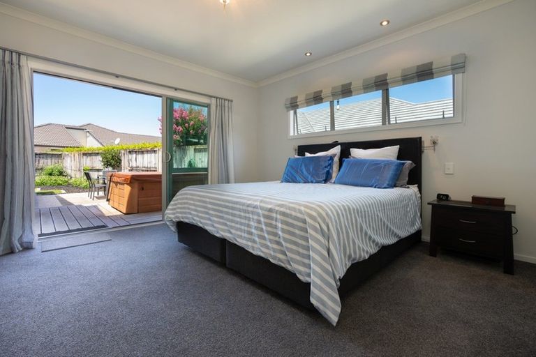 Photo of property in 32 Madison Street, Cambridge, 3434