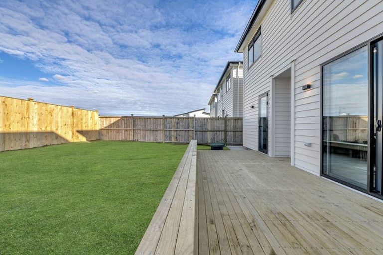 Photo of property in 7 Woven Place, Karaka, 2113