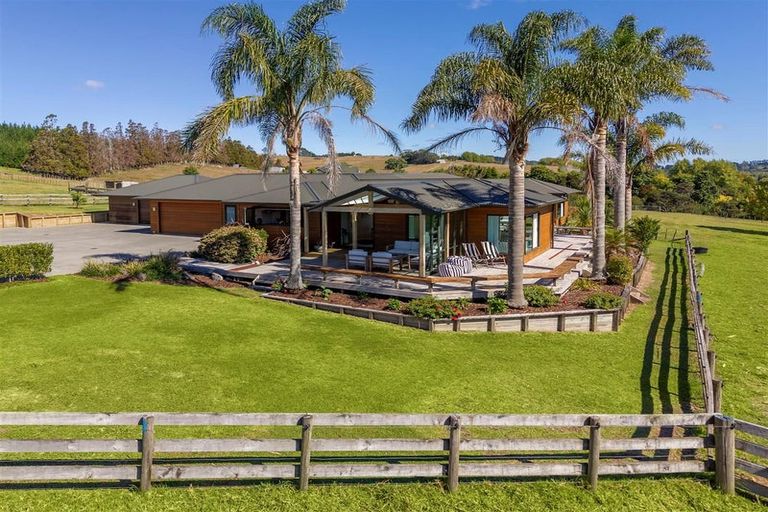 Photo of property in 883 Peak Road, Helensville, 0875