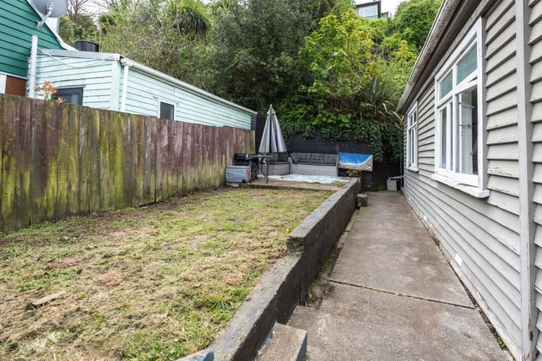 Photo of property in 22 Hawkhurst Road, Lyttelton, 8082