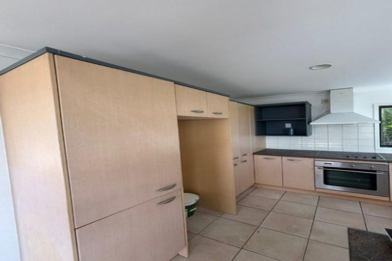 Photo of property in 132 Redoubt Road, Goodwood Heights, Auckland, 2105