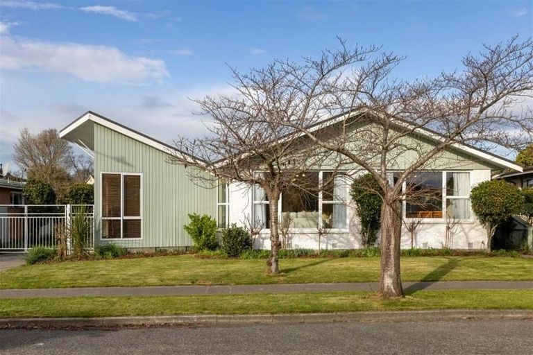 Photo of property in 50 Glenharrow Avenue, Avonhead, Christchurch, 8042