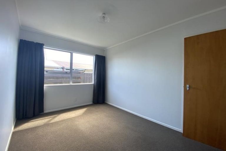 Photo of property in 65a Horokiwi Road West, Newlands, Wellington, 6037