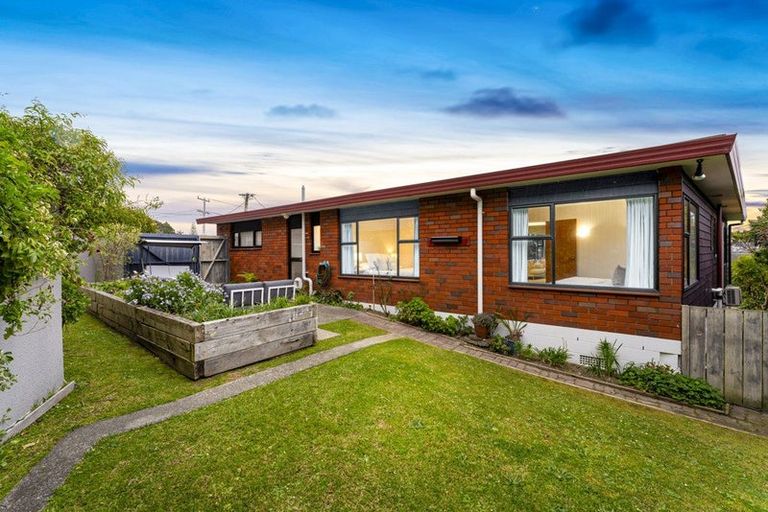 Photo of property in 1/2 Kowhai Road, Campbells Bay, Auckland, 0630