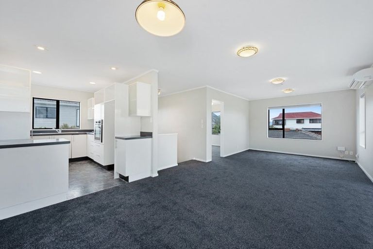 Photo of property in 8a Shastri Terrace, Khandallah, Wellington, 6035