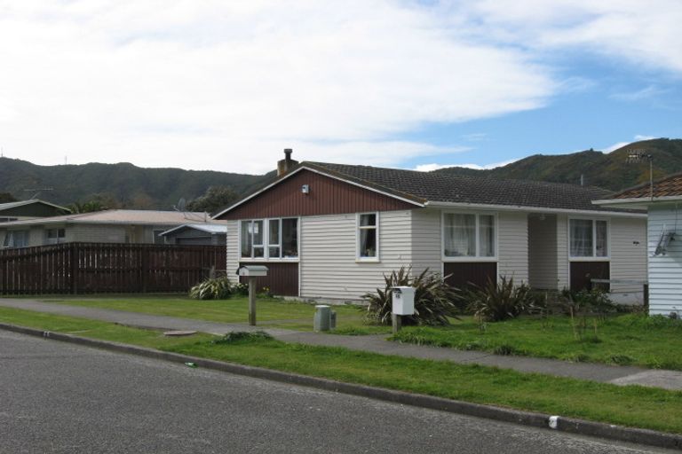 Photo of property in 48 Hamstead Street, Wainuiomata, Lower Hutt, 5014