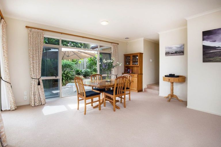 Photo of property in 4 Saltwood Street, Red Beach, 0932