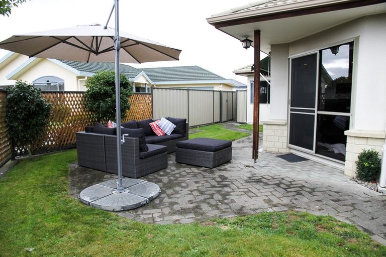 Photo of property in 16 Claridge Place, Taradale, Napier, 4112