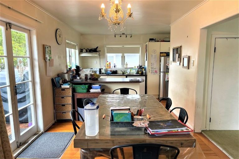 Photo of property in 27 Kervil Avenue, Te Atatu Peninsula, Auckland, 0610