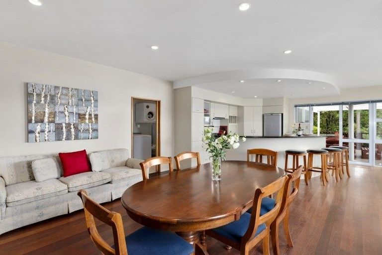 Photo of property in 28 Molyneux Close, Whitby, Porirua, 5024