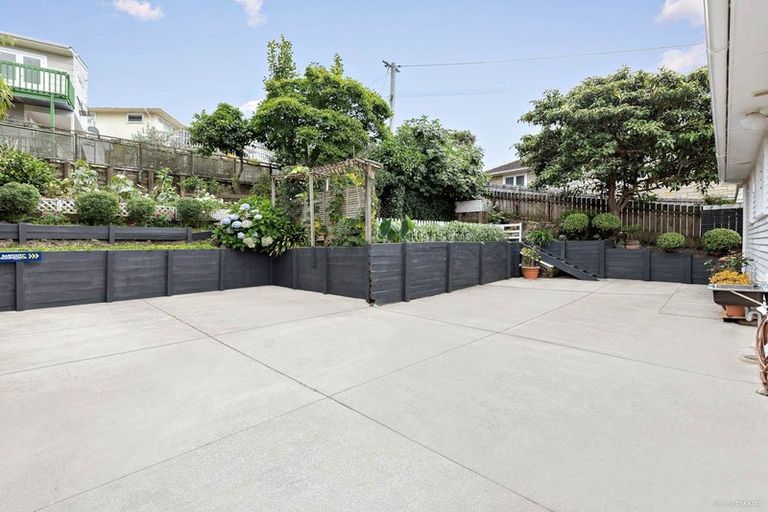 Photo of property in 2/20 Hogans Road, Glenfield, Auckland, 0629