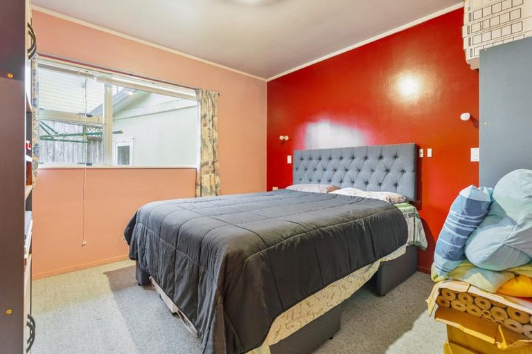 Photo of property in 69 Mcleod Road, Te Atatu South, Auckland, 0610