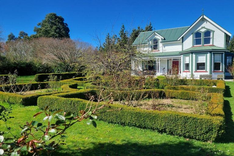 Photo of property in 74 Riverbank Road, Inch Clutha, Kaitangata, 9281