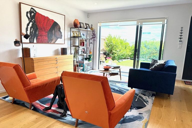 Photo of property in 2 Nga Tutu Place, Belmont, Auckland, 0622