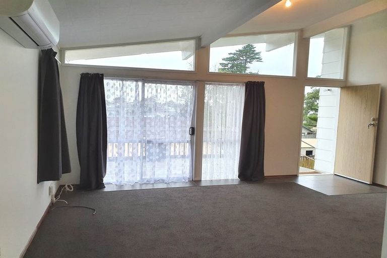 Photo of property in 3 Garton Drive, Massey, Auckland, 0614