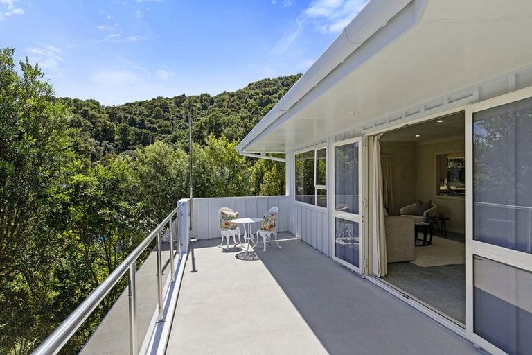 Photo of property in 233a Whites Line East, Waiwhetu, Lower Hutt, 5010