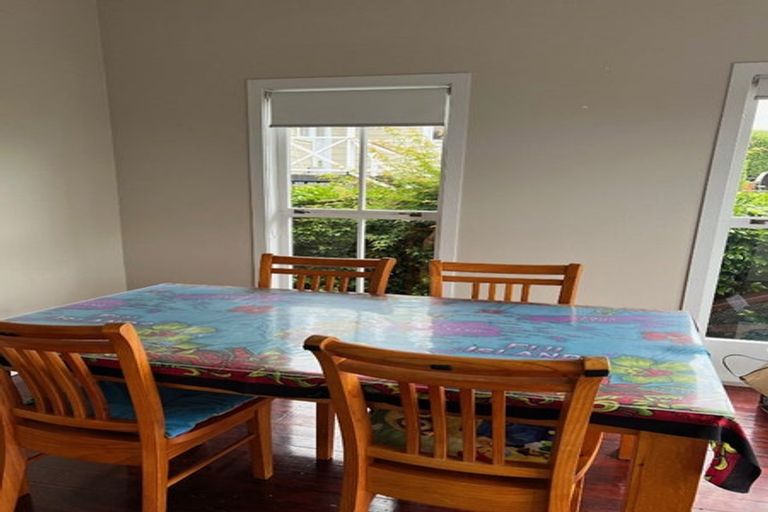 Photo of property in 68 Beach Road, Mellons Bay, Auckland, 2014