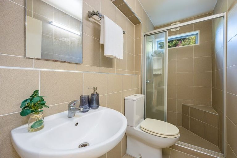 Photo of property in 21a Lyons Avenue, Murrays Bay, Auckland, 0630