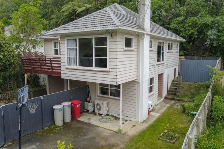 Photo of property in 24a Lyndhurst Road, Tawa, Wellington, 5028