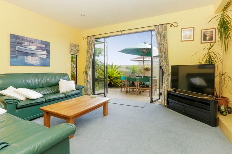 Photo of property in 123 Golf Road, Titirangi, Auckland, 0600