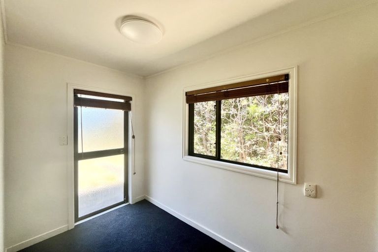 Photo of property in 2/5 Seacliffe Avenue, Belmont, Auckland, 0622