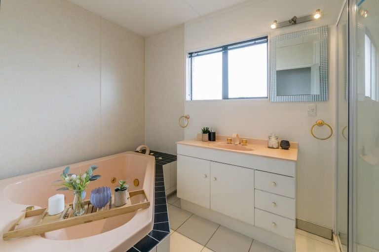 Photo of property in 17 Easton Way, Levin, 5510