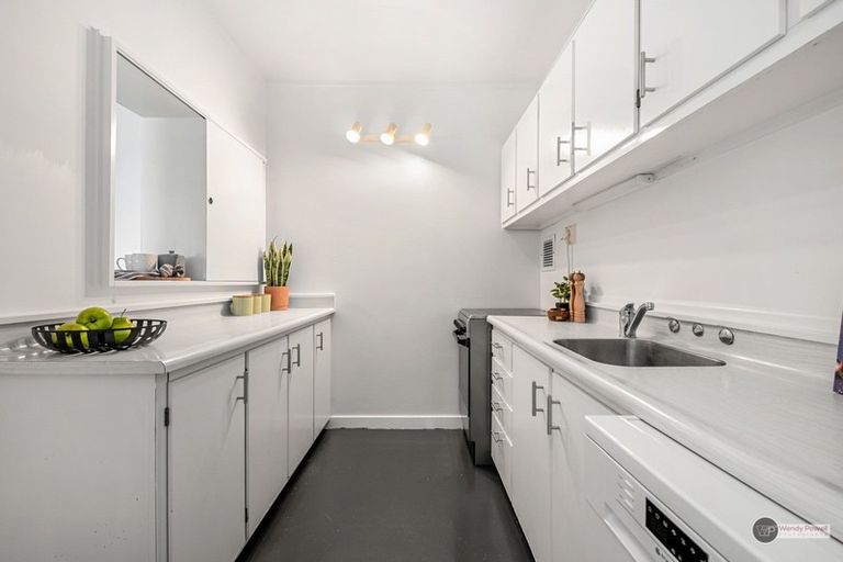 Photo of property in Hobson Court Flats, 47/70u Hobson Street, Thorndon, Wellington, 6011