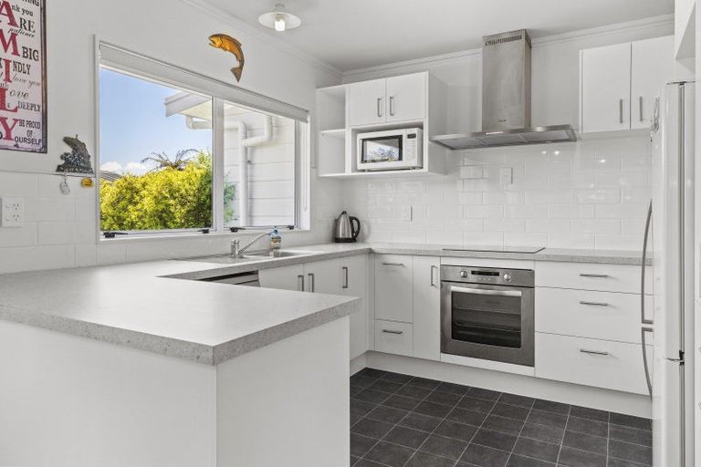 Photo of property in 8 Haines Grove, Rainbow Point, Taupo, 3330