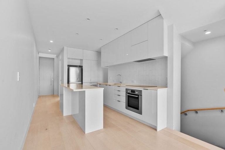 Photo of property in 8/83 Hinemoa Street, Birkenhead, Auckland, 0626
