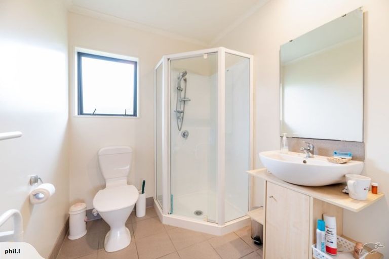 Photo of property in Waimanu Bay Village, 13/1 Piriti Drive, Te Atatu Peninsula, Auckland, 0610