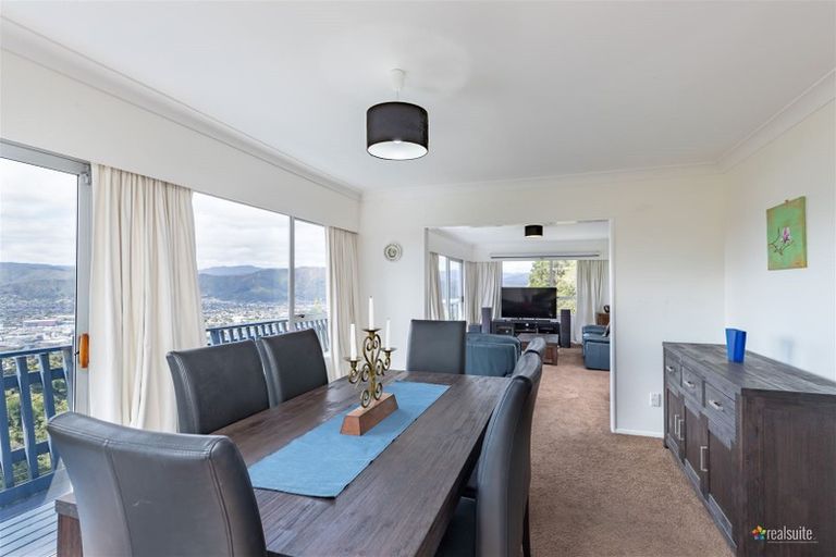 Photo of property in 91 Miromiro Road, Normandale, Lower Hutt, 5010