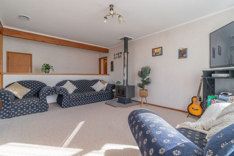 Photo of property in 15 Sunvue Road, Glen Eden, Auckland, 0602