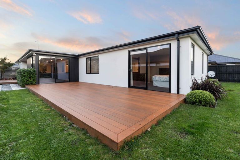 Photo of property in 13 Whitburn Avenue, Halswell, Christchurch, 8025