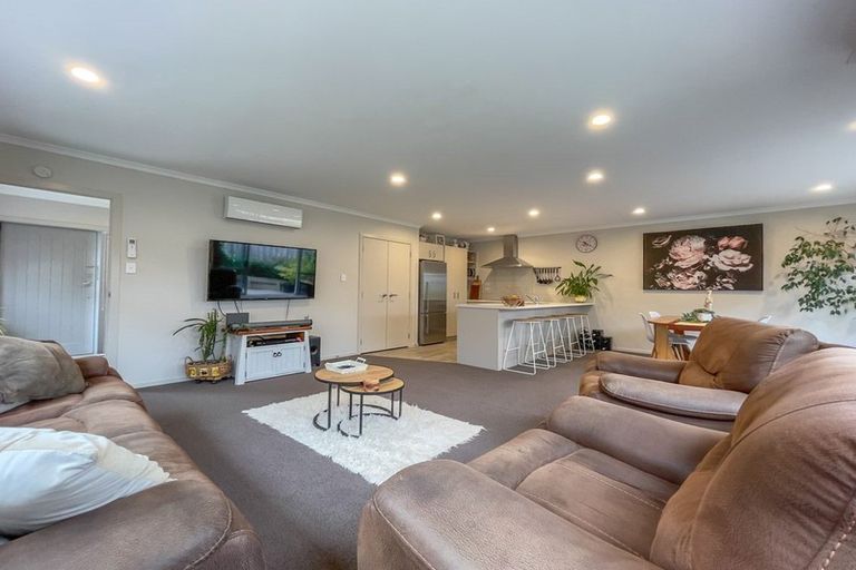 Photo of property in 50u2 Banbury Crescent, Fairfield, Hamilton, 3214