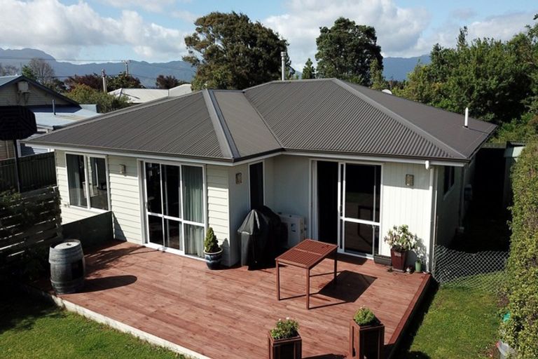 Photo of property in 24 Peel Street, Westport, 7825